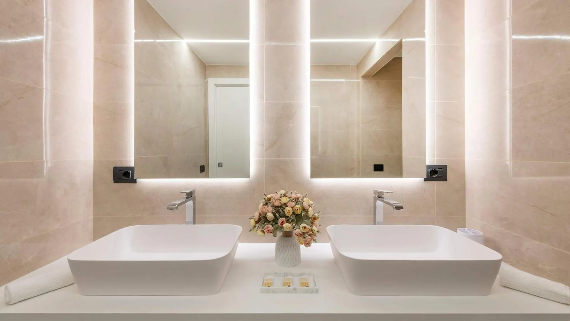 White House - San Babila Apartment Milan