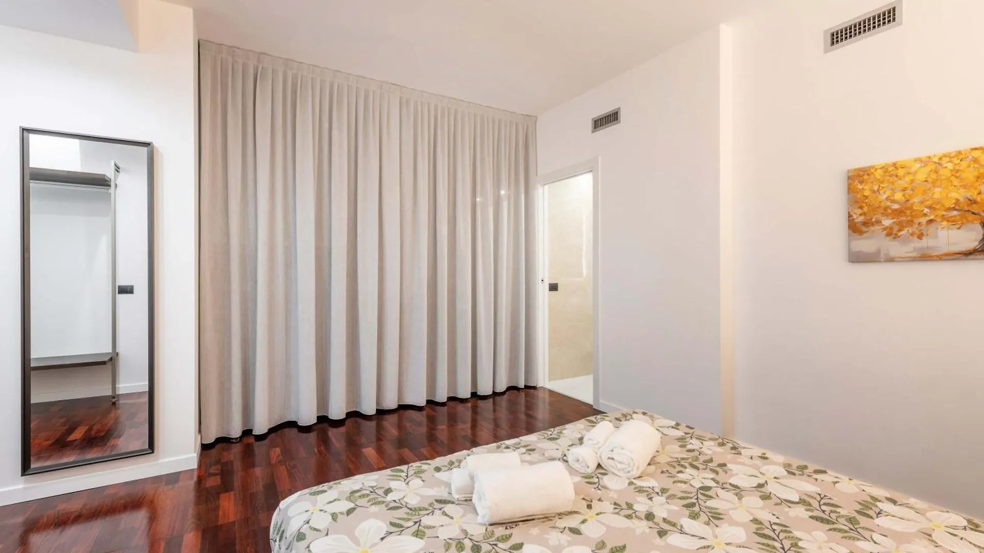 Appartamento White House - San Babila Milano 0*,  Italia