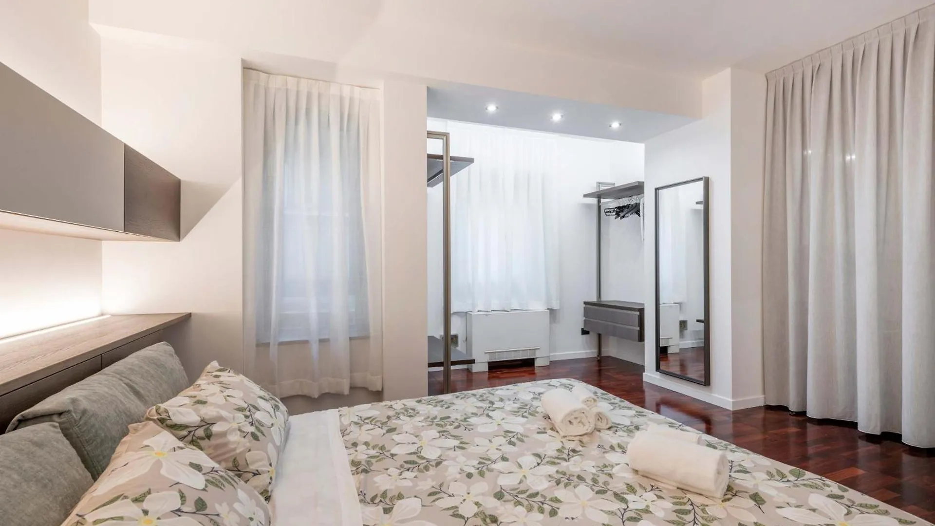 White House - San Babila Apartment Milan