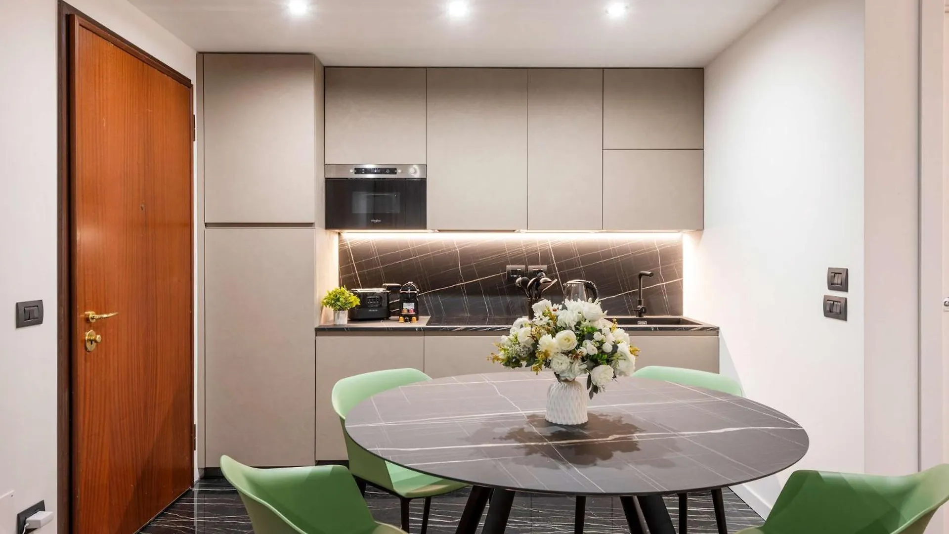 White House - San Babila Apartment Milan
