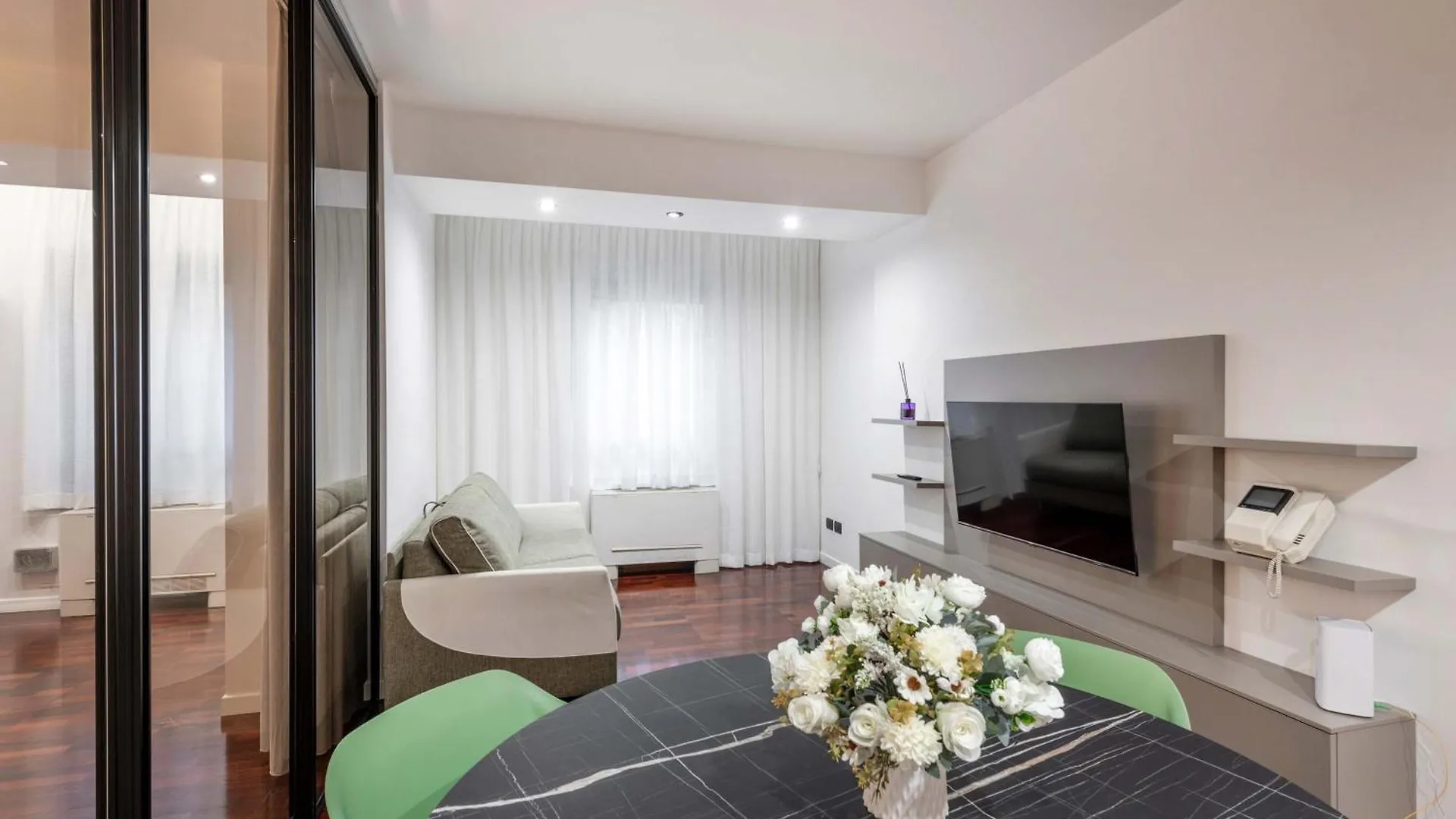 White House - San Babila Apartment Milan