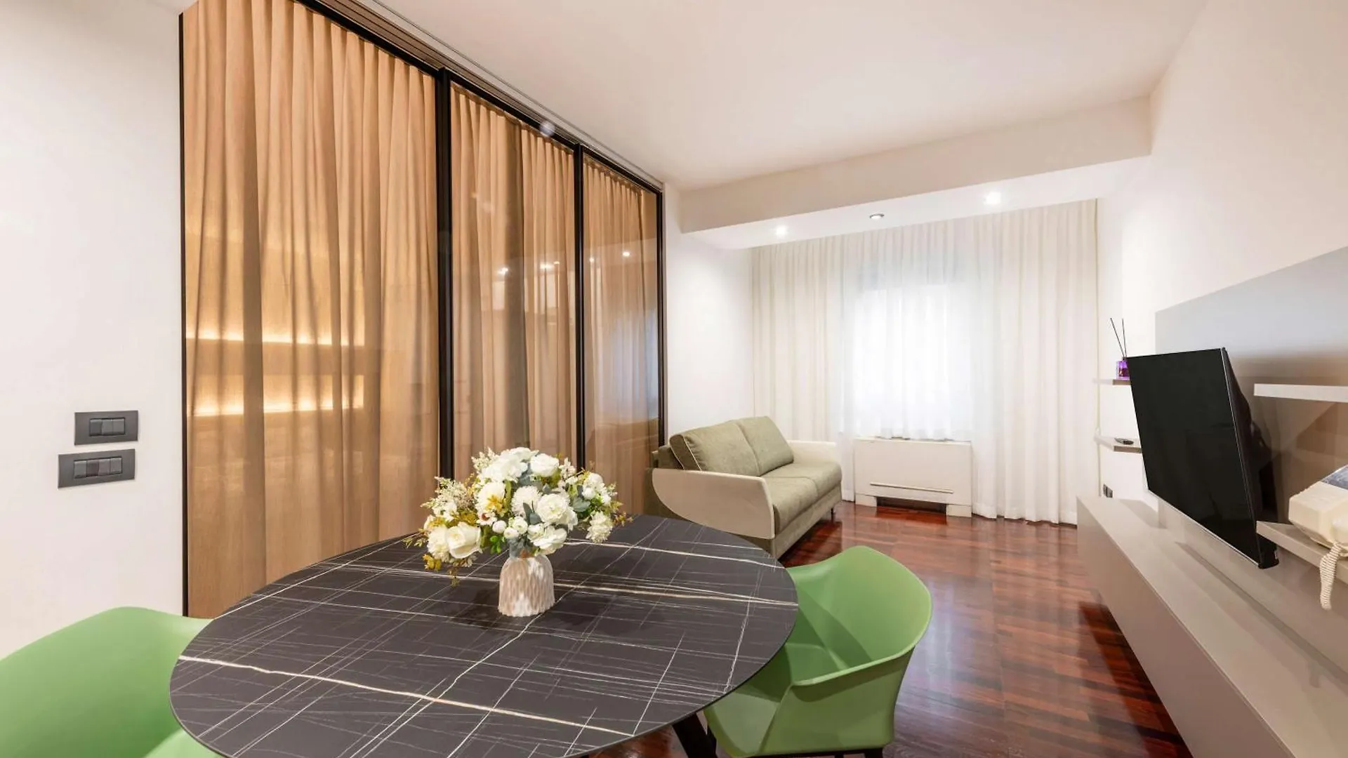 White House - San Babila Apartment Milan
