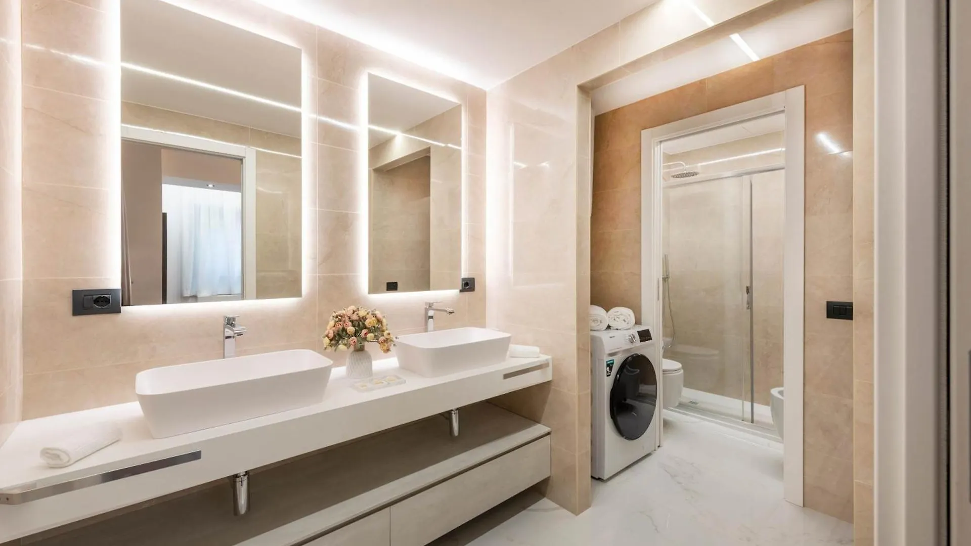 White House - San Babila Apartment Milan Italy
