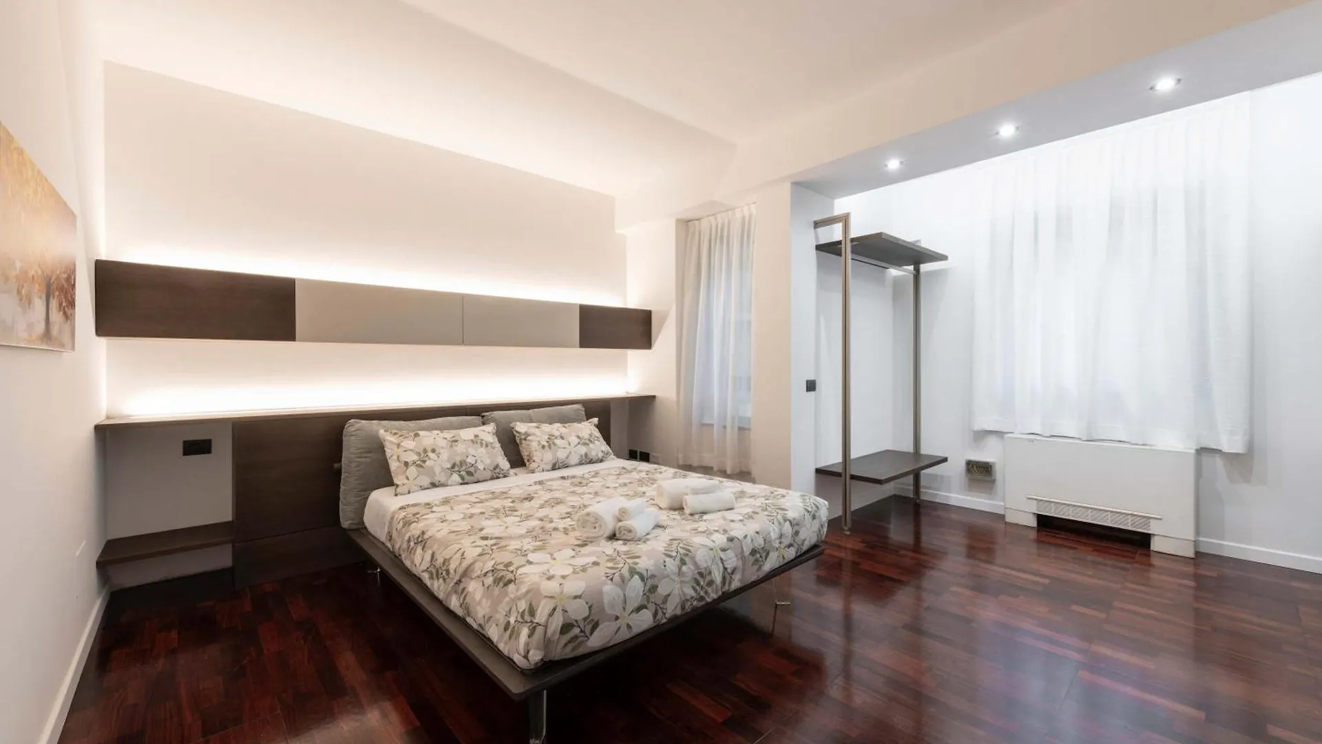 White House - San Babila Apartment Milan Italy